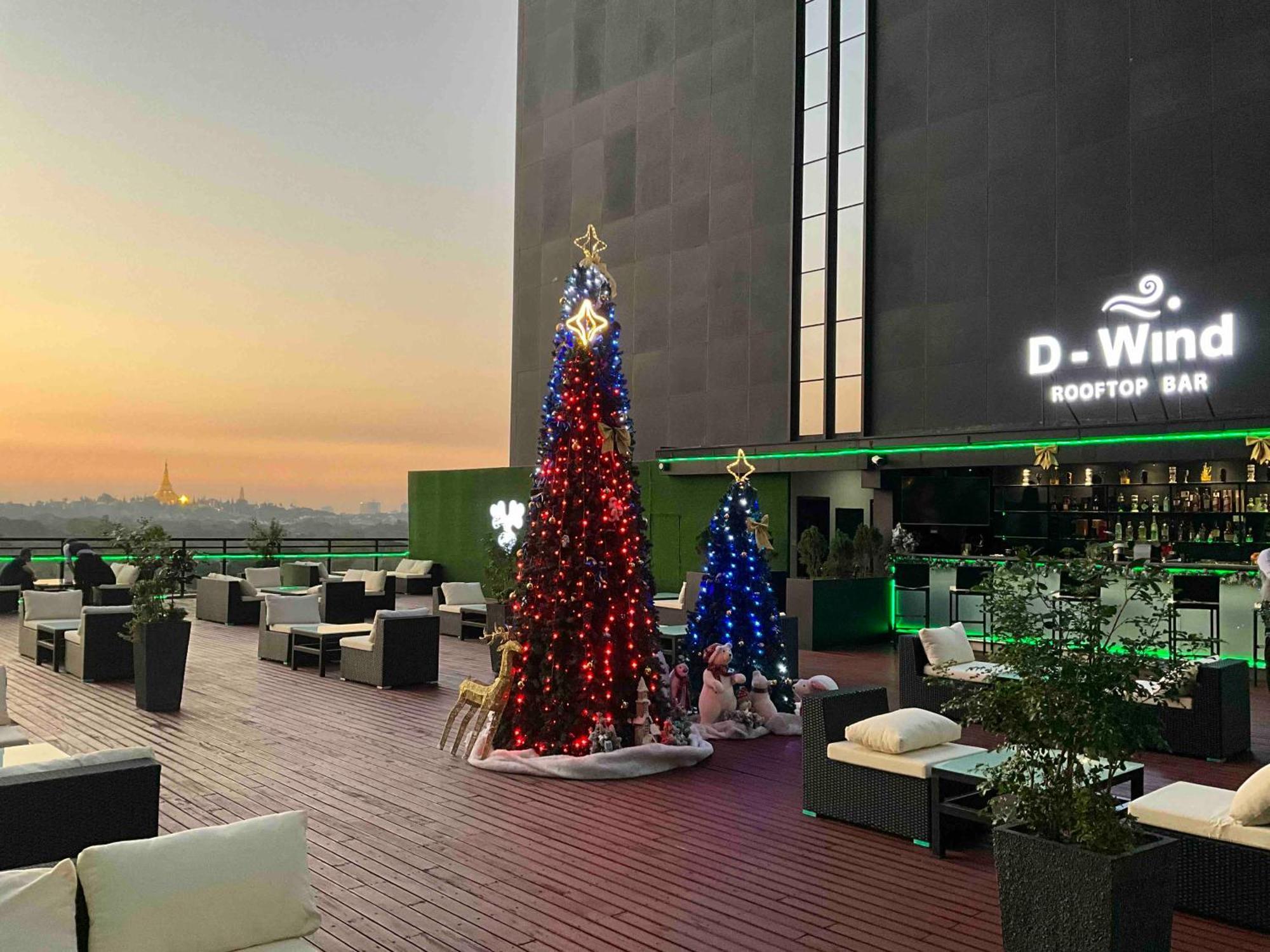 Wyndham Grand Yangon Hotel Exterior photo