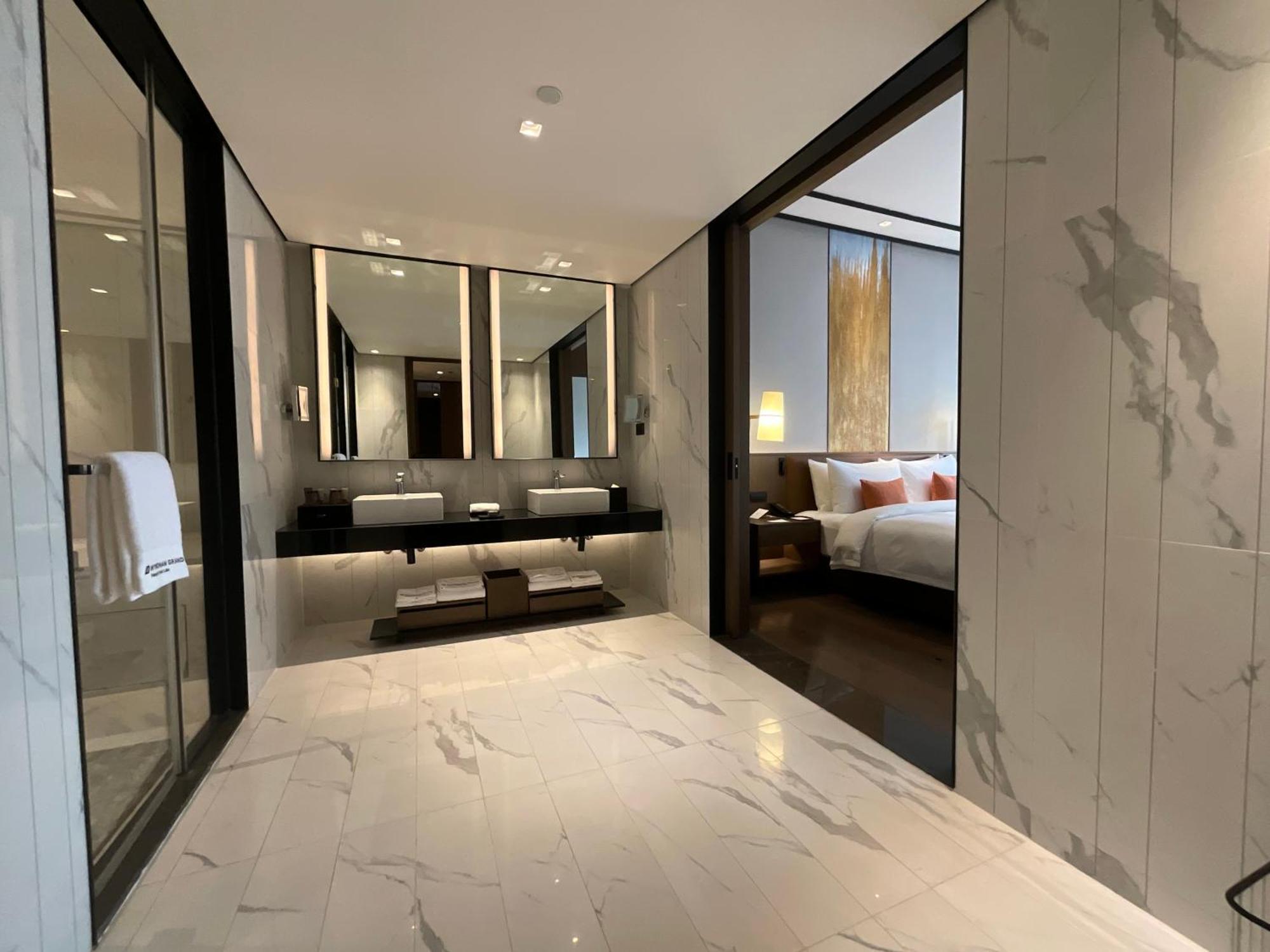 Wyndham Grand Yangon Hotel Exterior photo